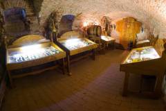 miestnost_s_vitrinami