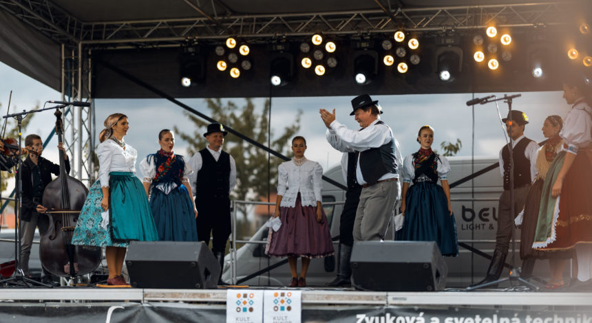 Ľudový tanec – klenot maďarského dedičstva – vystúpenie Komorného folklórneho súboru Szőttes  17.9.2022