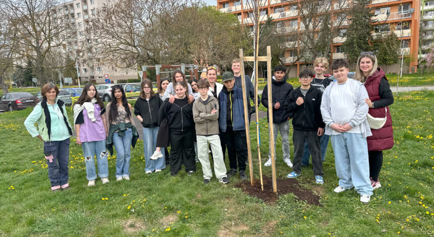 SADENIE STROMČEKOV A SKRÁŠĽOVANIE OKOLIA SO ŽIAKMI ZŠ SEVERNÁ 15.4.2026